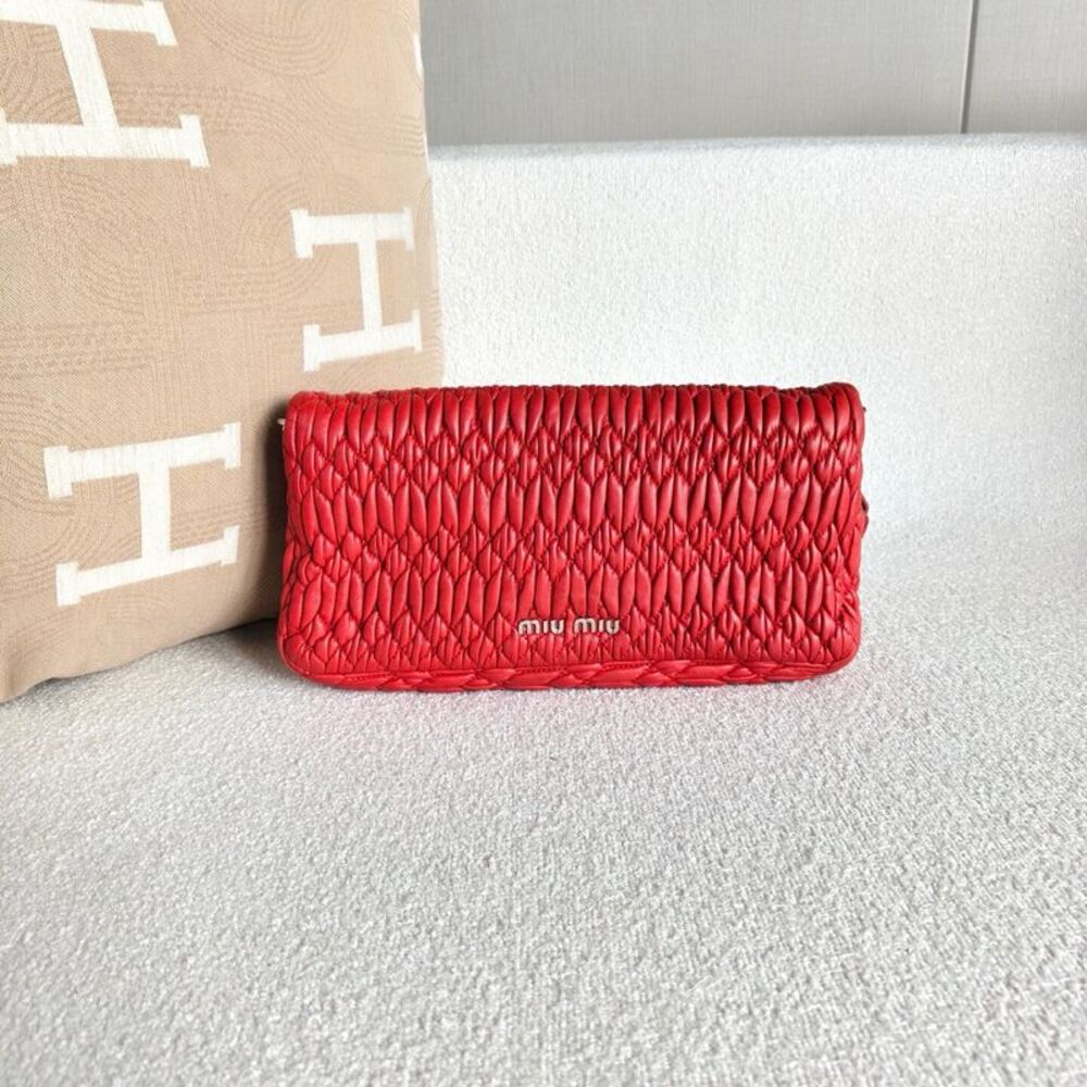 Miu Miu Women Pre-Loved Bag Very Good Condition - Picture 3 of 9